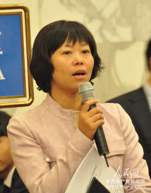 圖：貴州省代表團開放日活動 現場記者提問 。人民網記者 郭嵩 攝