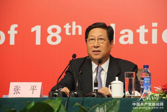 國家發改委主任張平在“中國經濟和社會發展情況”記者招待會上（人民網記者 毛雷 攝）
