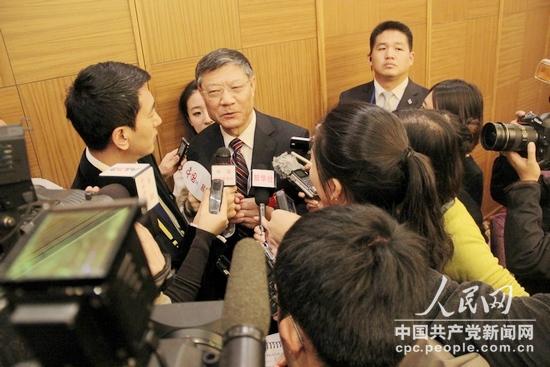 住房城鄉建設部部長、黨組書記姜偉新接受記者採訪。