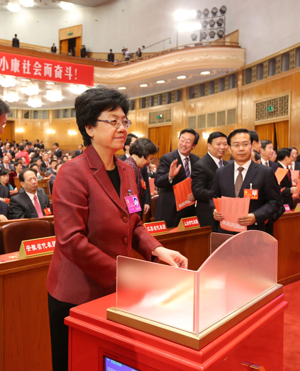   11月14日，中國共產黨第十八次全國代表大會閉幕會在北京人民大會堂舉行。這是代表投票選舉中央委員會委員、候補委員和中央紀律檢查委員會委員。新華社記者 姚大偉 攝