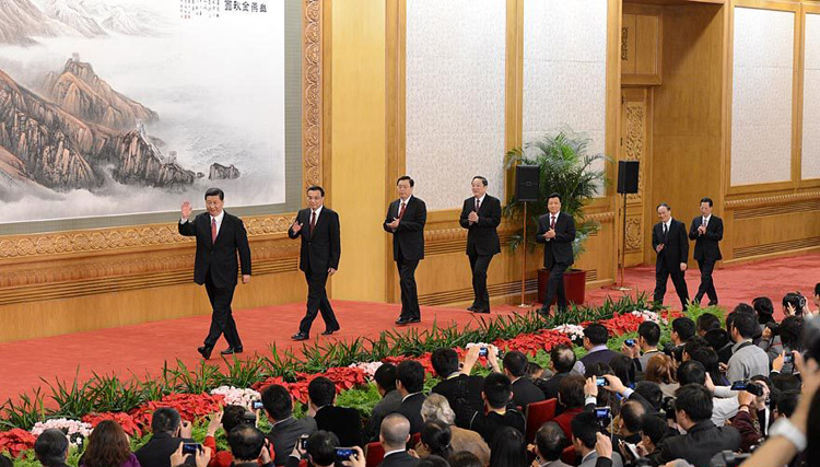 图:新一届中央政治局常委同中外记者见面会开