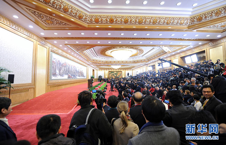 11月15日，新一届中央政治局常委同中外记者见面。图为见面会现场。新华网陈竞超摄