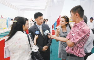 中國石油中亞天然氣管道有限公司總經理孫波接受中外媒體記者採訪