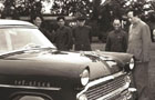 组图：老照片中外领导人与红旗车