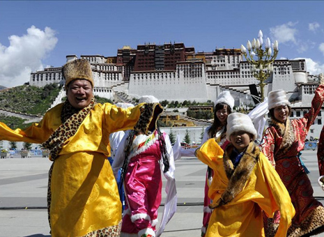 【高清组图】西藏拉萨迎来传统节日“雪顿节”