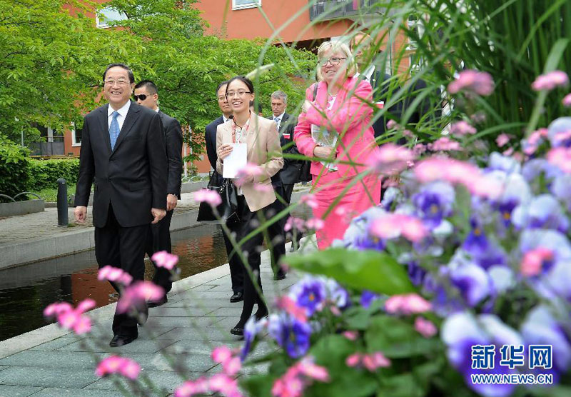 6月4日，全國政協主席俞正聲在瑞典斯德哥爾摩參觀哈馬碧生態城。 新華社記者 李學仁 攝