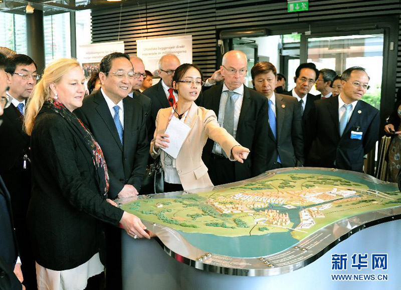 6月4日，全國政協主席俞正聲在瑞典斯德哥爾摩參觀哈馬碧生態城。 新華社記者 李學仁 攝