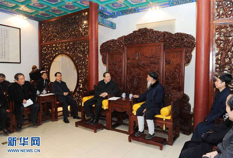 1月21至23日，中共中央政治局常委俞正聲走訪在京的全國性宗教團體，向全國宗教界人士致以新春祝福。這是1月22日，俞正聲走訪中國道教協會。新華社記者 饒愛民 攝