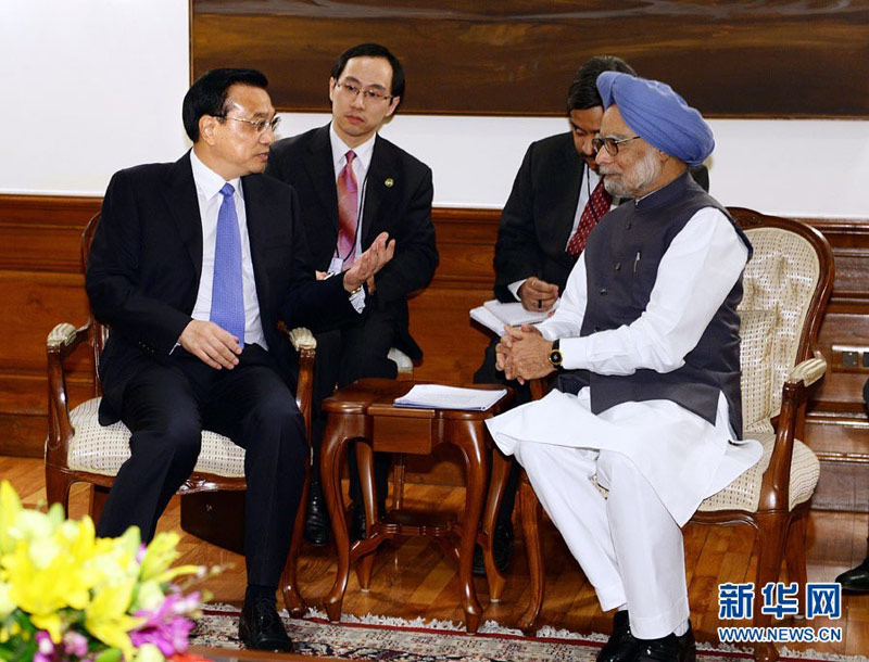 5月19日，中國國務院總理李克強在新德裡與印度總理辛格小范圍會見。 新華社記者 李濤 攝