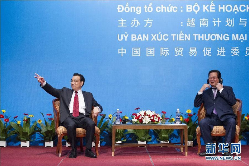 10月15日，中國國務院總理李克強與越南總理阮晉勇在河內共同出席中越工商界午餐會，並發表講話。 新華社記者 黃敬文 攝