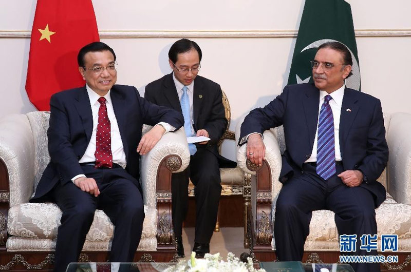 5月22日，中國國務院總理李克強在伊斯蘭堡會見巴基斯坦總統扎爾達裡。 新華社記者 龐興雷 攝