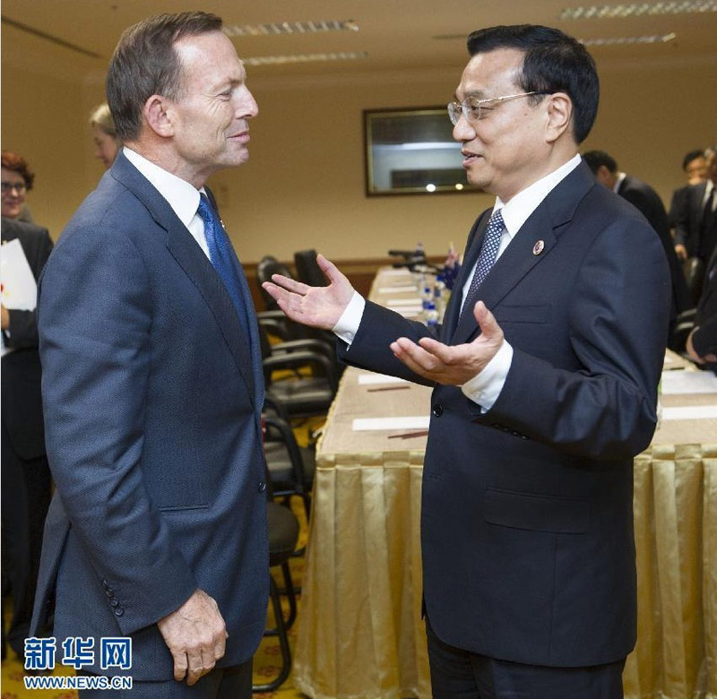 10月9日，國務院總理李克強在文萊斯裡巴加灣市會見澳大利亞總理阿博特。 新華社記者黃敬文攝
