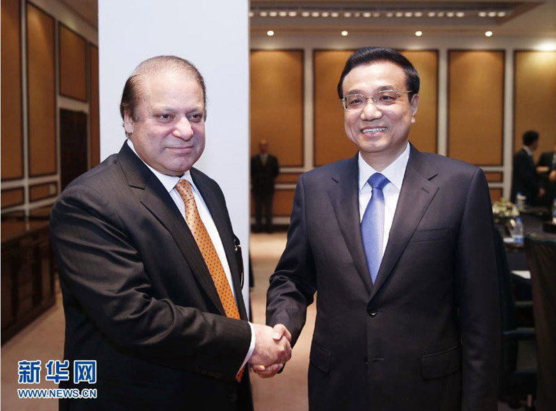 5月23日，國務院總理李克強在伊斯蘭堡會見巴基斯坦穆斯林聯盟（謝裡夫派）領導人謝裡夫。 新華社記者鞠鵬攝
