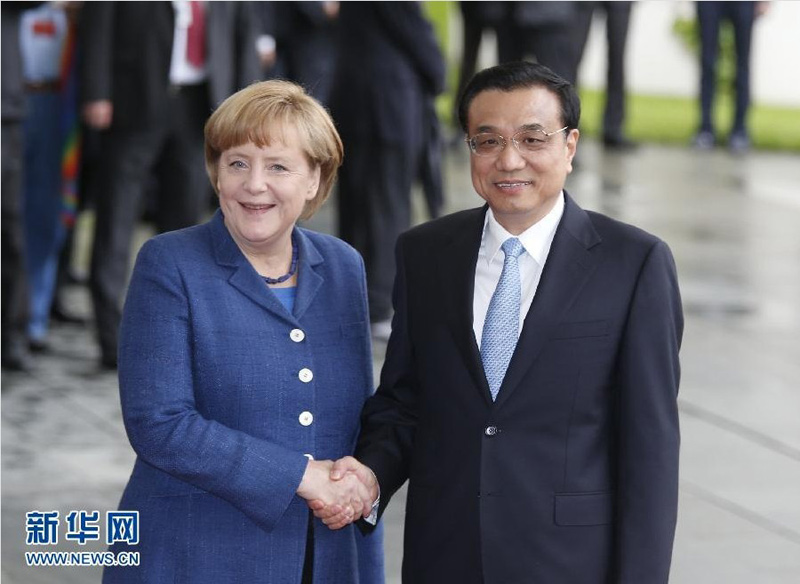 5月26日，國務院總理李克強在柏林出席德國總理默克爾舉行的歡迎儀式后，同默克爾舉行會談。 新華社記者 鞠鵬 攝