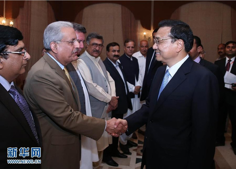 5月22日，中國國務院總理李克強在伊斯蘭堡與巴基斯坦各黨派領導人就加強兩國關系深入交流。 新華社記者 龐興雷 攝