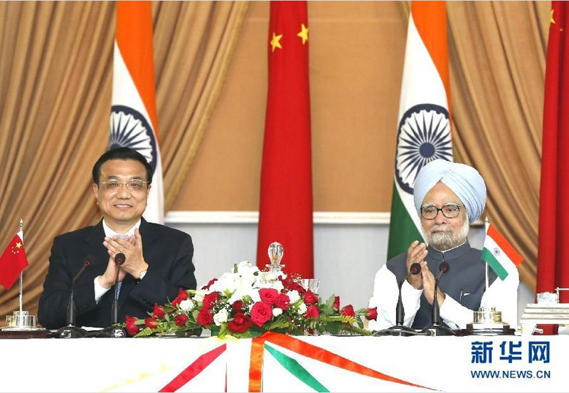 5月20日，中國國務院總理李克強在新德裡與印度總理辛格舉行會談后，共同會見記者。 新華社記者 鞠鵬 攝