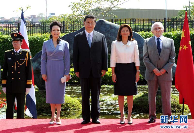 6月3日,哥斯达黎加总统钦奇利亚在总统府举行