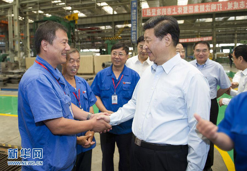8月28日至31日，中共中央总书记、国家主席、中央军委主席习近平在辽宁考察工作。30日上午，习近平在沈阳鼓风机集团股份有限公司同工人亲切交谈。新华社记者 黄敬文 摄