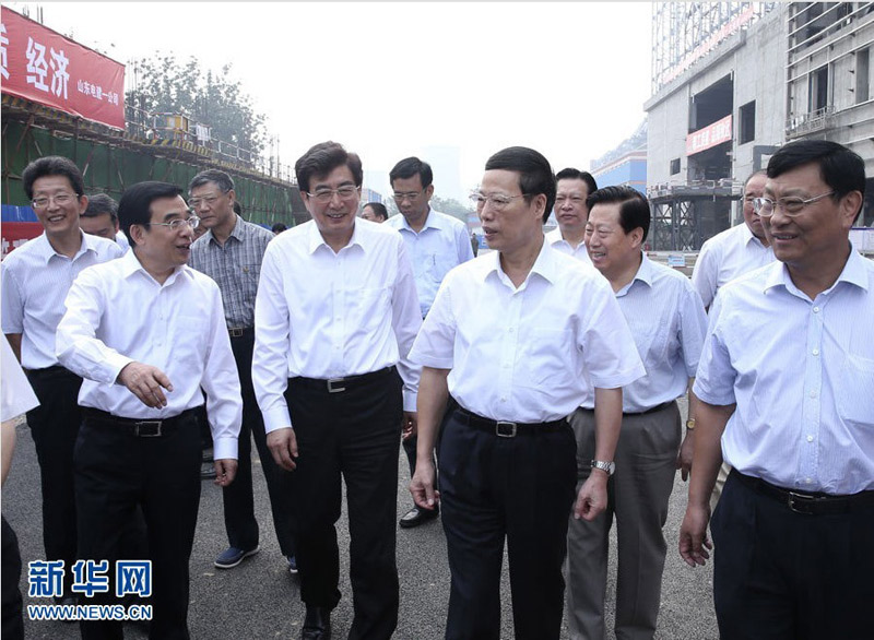 9月3日，中共中央政治局常委、國務院副總理張高麗在北京市調研大氣污染防治工作。這是張高麗考察西北熱電中心建設項目。新華社記者龐興雷 攝