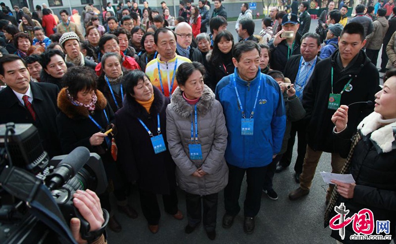 2014��1��1�գ�����ʡ�Ͼ��У��Ͼ�����Э�Ĺ���Ա־Ը�߸�ǰ���ι۵����񽲽��Ͼ�����Э���������� �й���ͼƬ�� ��������Ӱ