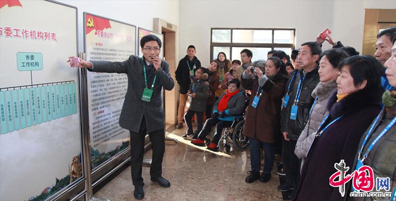 2014��1��1�գ�����ʡ�Ͼ��У��Ͼ�����������Ա־Ը�߸�ǰ���ι۵����񽲽��Ͼ���ί��������������й���ͼƬ�� ��������Ӱ