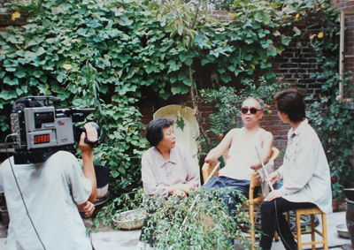 96年山東省電視台採訪朱彥夫。（資料圖）