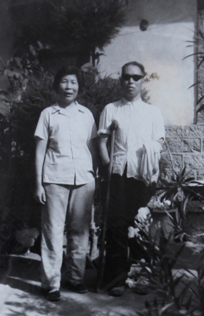 朱彥夫與妻子陳希永。（資料圖）