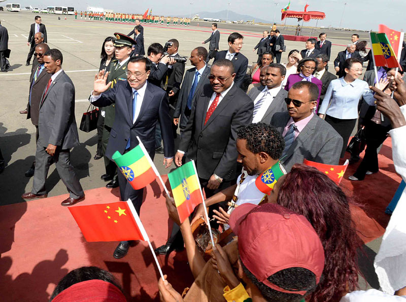 5月4日，中國國務院總理李克強乘專機抵達亞的斯亞貝巴，開始對埃塞俄比亞和非盟總部進行正式訪問。李克強總理夫人程虹同機抵達。 新華社記者謝環馳攝