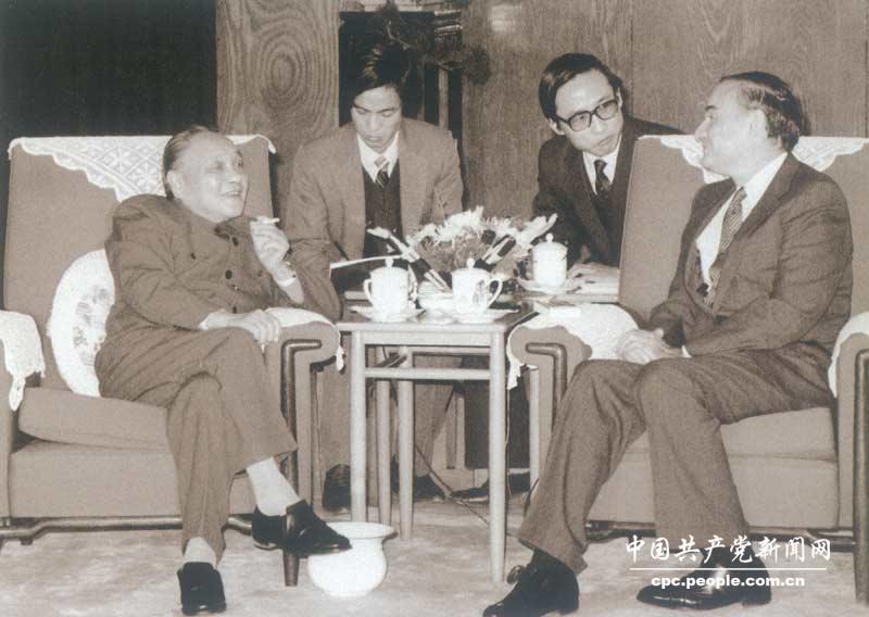 1986年，鄧小平會見前來北京參加中美金融研討會的紐約証券交易所董事長范爾霖一行