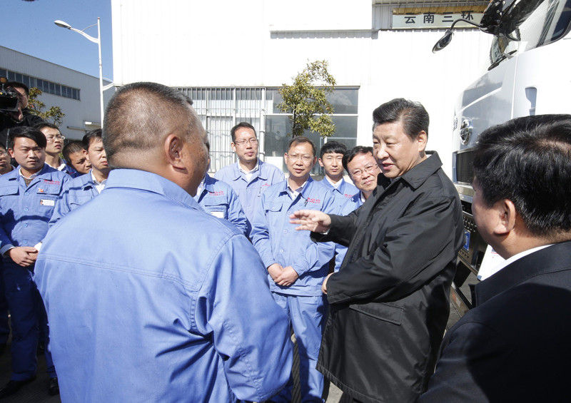 1月20日，習近平來到大理國家級經濟技術開發區力帆駿馬車輛有限公司，了解企業發展狀況。新華社記者 鞠鵬 攝