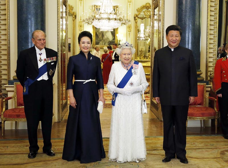 10月20日，國家主席習近平在倫敦白金漢宮出席英國女王伊麗莎白二世舉行的歡迎晚宴。新華社記者 鞠鵬 攝