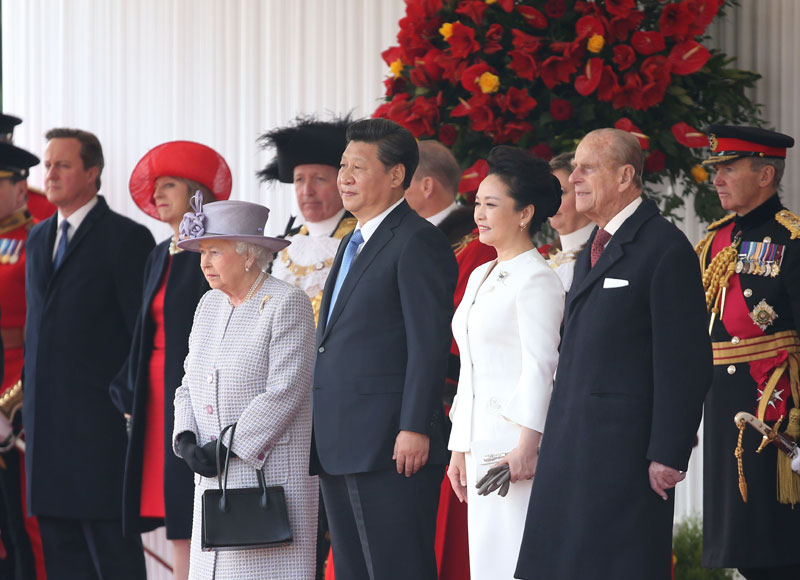 10月20日，對英國進行國事訪問的國家主席習近平出席英國女王伊麗莎白二世在倫敦騎兵檢閱場舉行的隆重歡迎儀式。新華社記者 龐興雷 攝