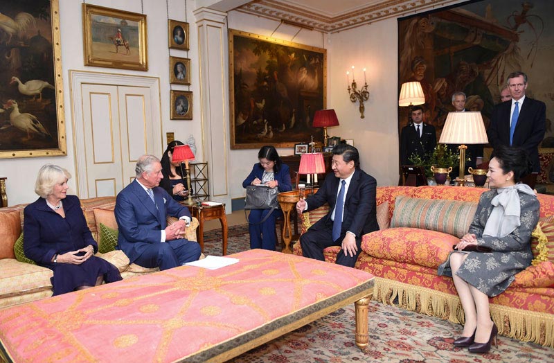 10月20日，國家主席習近平和夫人彭麗媛在倫敦會見英國查爾斯王儲夫婦。新華社記者 謝環馳 攝