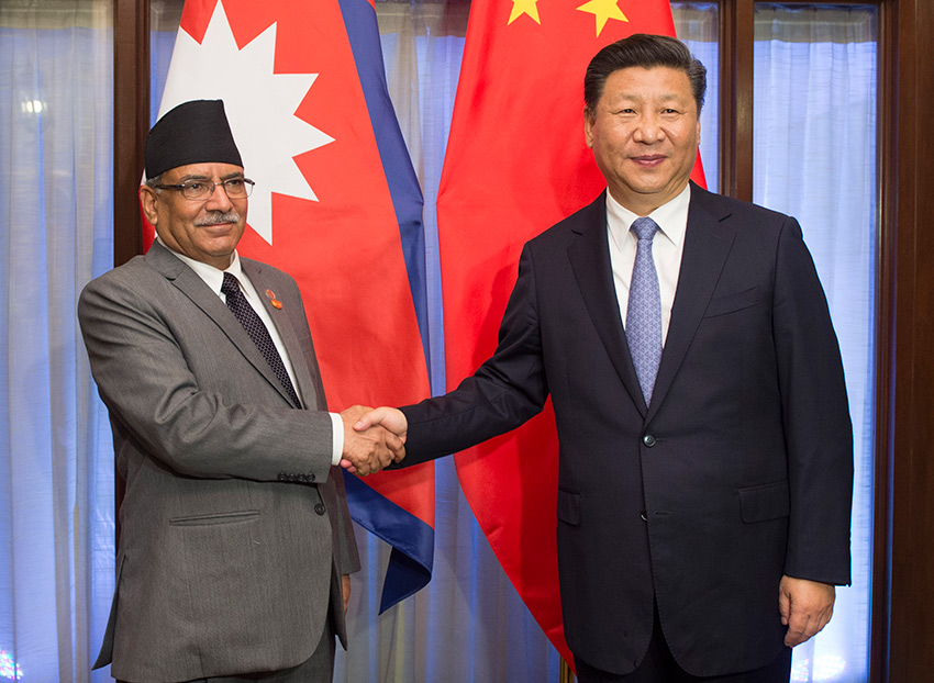 10月15日，國家主席習近平在印度果阿會見尼泊爾總理普拉昌達。新華社記者謝環馳攝