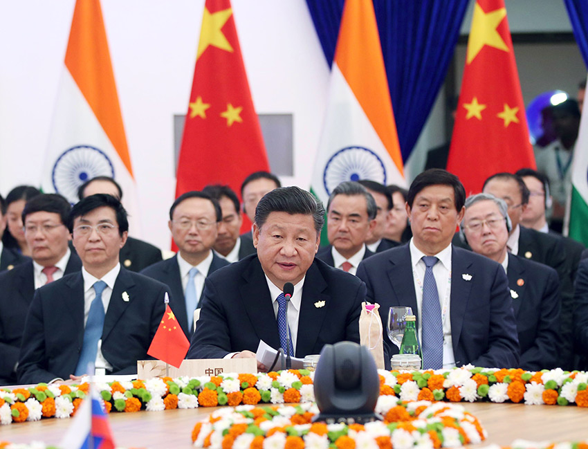 10月16日，金磚國家領導人第八次會晤在印度果阿舉行。中國國家主席習近平、印度總理莫迪、南非總統祖馬、巴西總統特梅爾、俄羅斯總統普京出席。習近平發表題為《堅定信心　共謀發展》的重要講話。新華社記者姚大偉攝