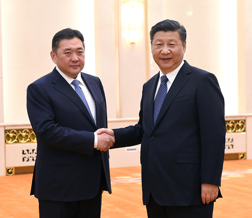 10月18日，中共中央總書記、國家主席習近平在北京會見參加“2016中國共產黨與世界對話會”並訪華的蒙古人民黨主席、國家大呼拉爾主席米·恩赫包勒德。新華社記者 饒愛民 攝