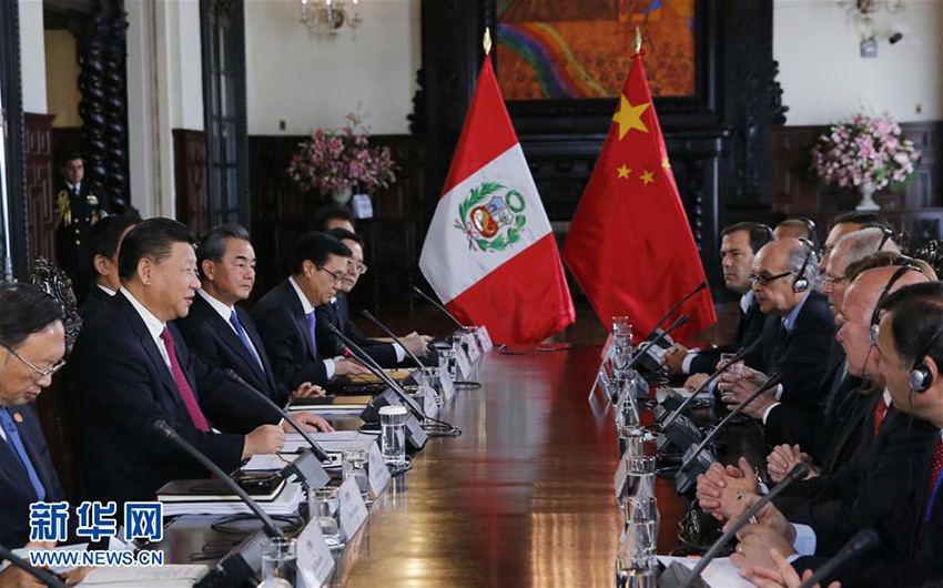 11月21日，國家主席習近平在利馬同秘魯總統庫琴斯基舉行會談。 新華社記者 鞠鵬 攝