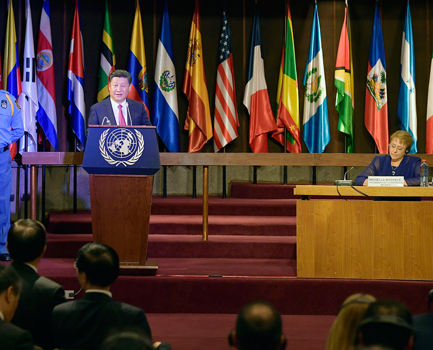 11月22日，國家主席習近平在聖地亞哥聯合國拉丁美洲和加勒比經濟委員會總部出席中拉媒體領袖峰會開幕式。智利總統巴切萊特陪同出席。在熱烈的掌聲中，習近平發表題為《開創中拉媒體合作新局面》的致辭。新華社記者 王曄 攝