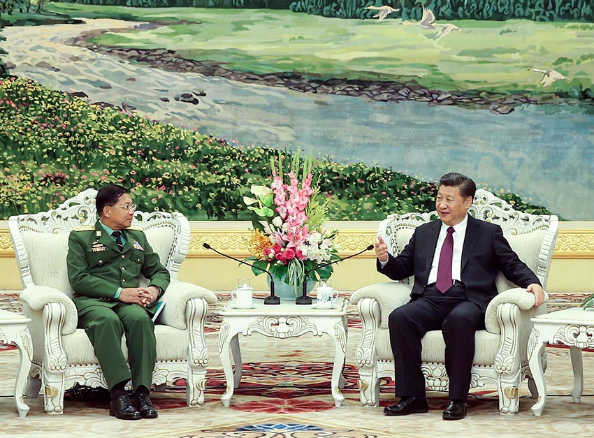 11月1日，國家主席、中央軍委主席習近平在北京人民大會堂會見來訪的緬甸國防軍總司令敏昂萊。新華社記者 龐興雷攝