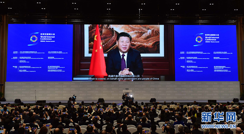 11月16日，第三屆世界互聯網大會在浙江省烏鎮開幕。國家主席習近平在開幕式上通過視頻發表講話。 新華社記者 張鐸 攝