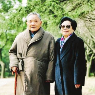 1993年春節，鄧小平和卓琳在上海西郊賓館