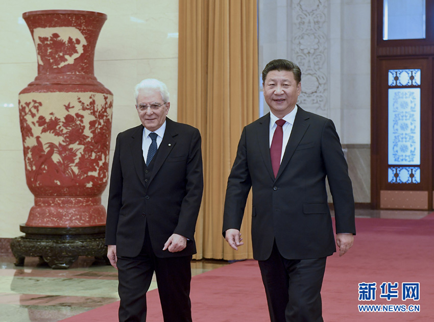 2月22日，國家主席習近平在北京人民大會堂同意大利總統馬塔雷拉舉行會談。會談前，習近平在人民大會堂北大廳為馬塔雷拉舉行歡迎儀式。新華社記者 李學仁 攝