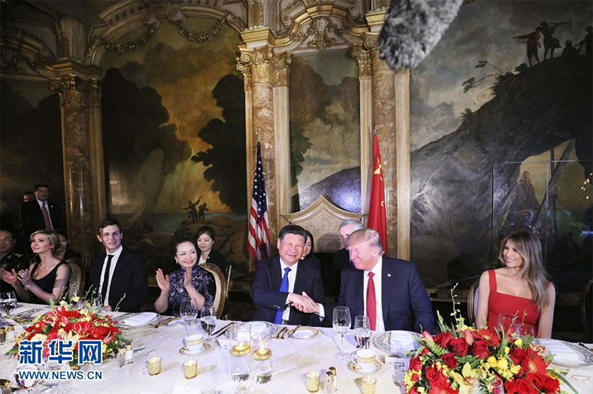當地時間4月6日晚，國家主席習近平和夫人彭麗媛出席美國總統特朗普和夫人梅拉尼婭在美國佛羅裡達州海湖庄園舉行的歡迎晚宴。 新華社記者 蘭紅光 攝