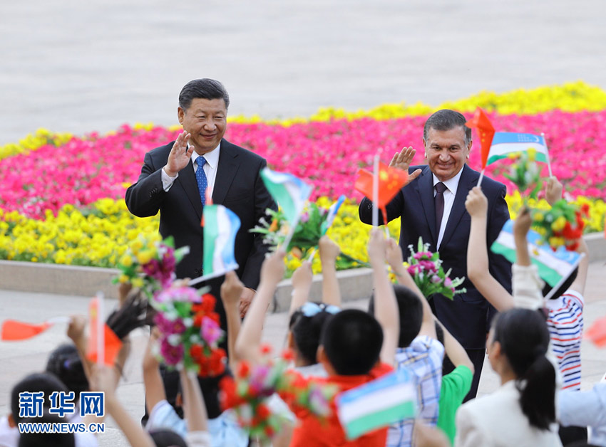 5月12日，國家主席習近平在北京人民大會堂同烏茲別克斯坦總統米爾濟約耶夫舉行會談。這是會談前，習近平在人民大會堂東門外廣場為米爾濟約耶夫舉行歡迎儀式。新華社記者王曄攝