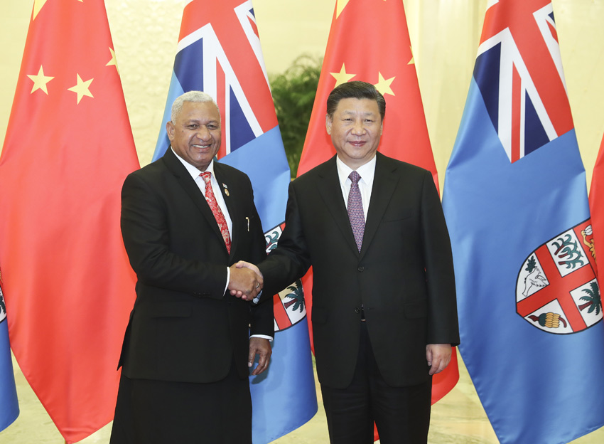 5月16日，國家主席習近平在北京人民大會堂會見來華出席“一帶一路”國際合作高峰論壇的斐濟總理姆拜尼馬拉馬。 新華社記者 龐興雷 攝