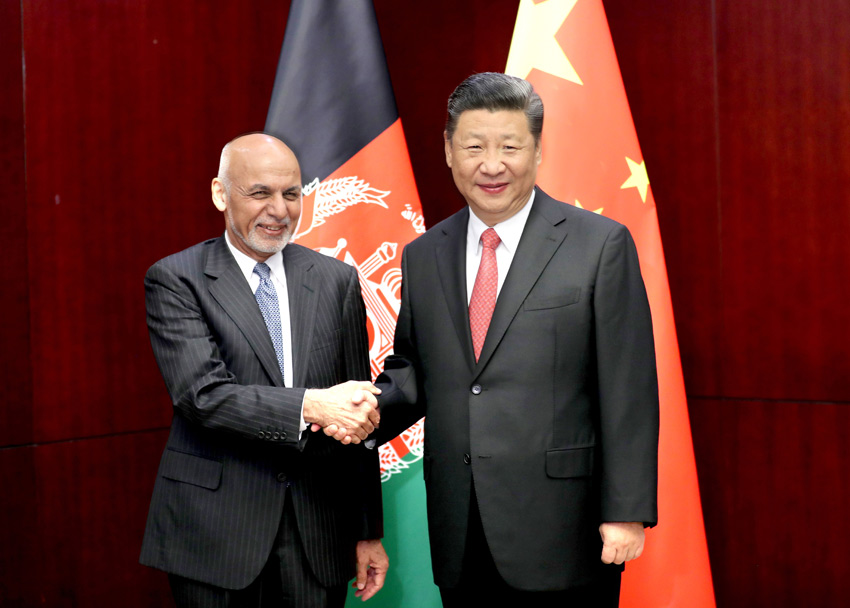 6月8日，國家主席習近平在哈薩克斯坦首都阿斯塔納會見阿富汗總統加尼。 新華社記者 丁林 攝