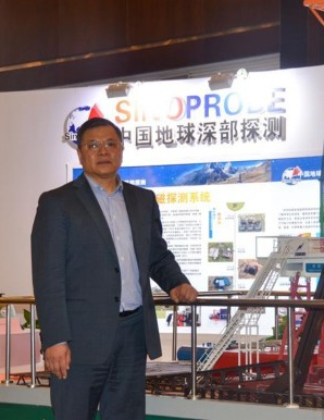 黄大年在2013年中国地球深部探测项目年会上的照片（2013年4月18日摄）。新华社发