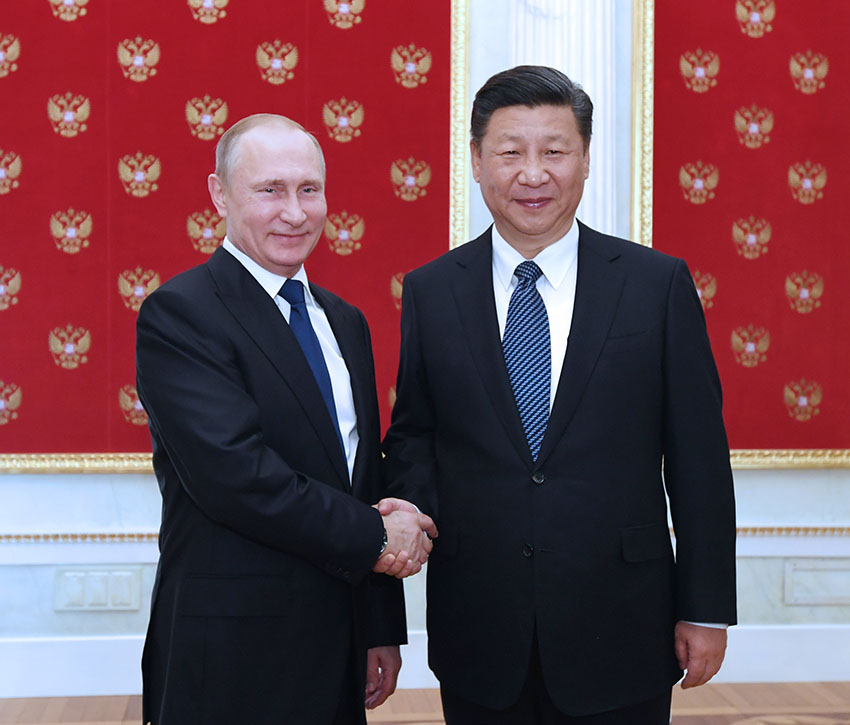 當地時間7月3日晚，剛剛抵達莫斯科的國家主席習近平，在克裡姆林宮同俄羅斯總統普京舉行會見。 新華社記者 饒愛民 攝
