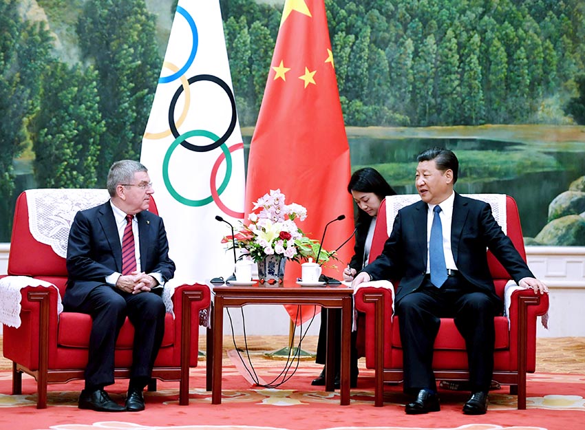 8月27日，國家主席習近平在天津會見國際奧林匹克委員會主席巴赫。新華社記者 李學仁 攝