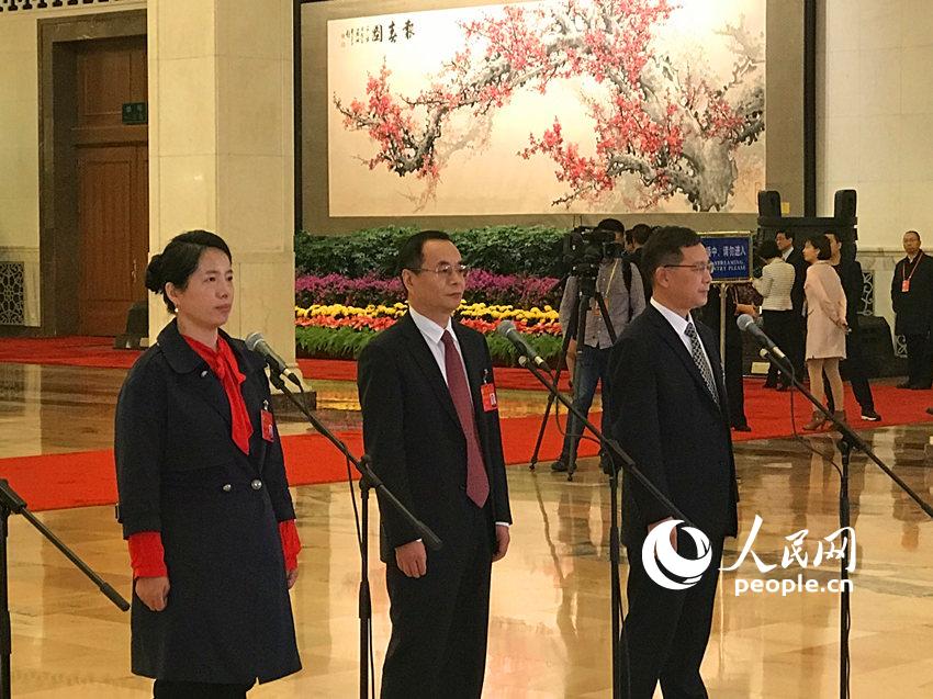 組圖：十九大代表劉宗富、康紅普、姜妍接受記者採訪